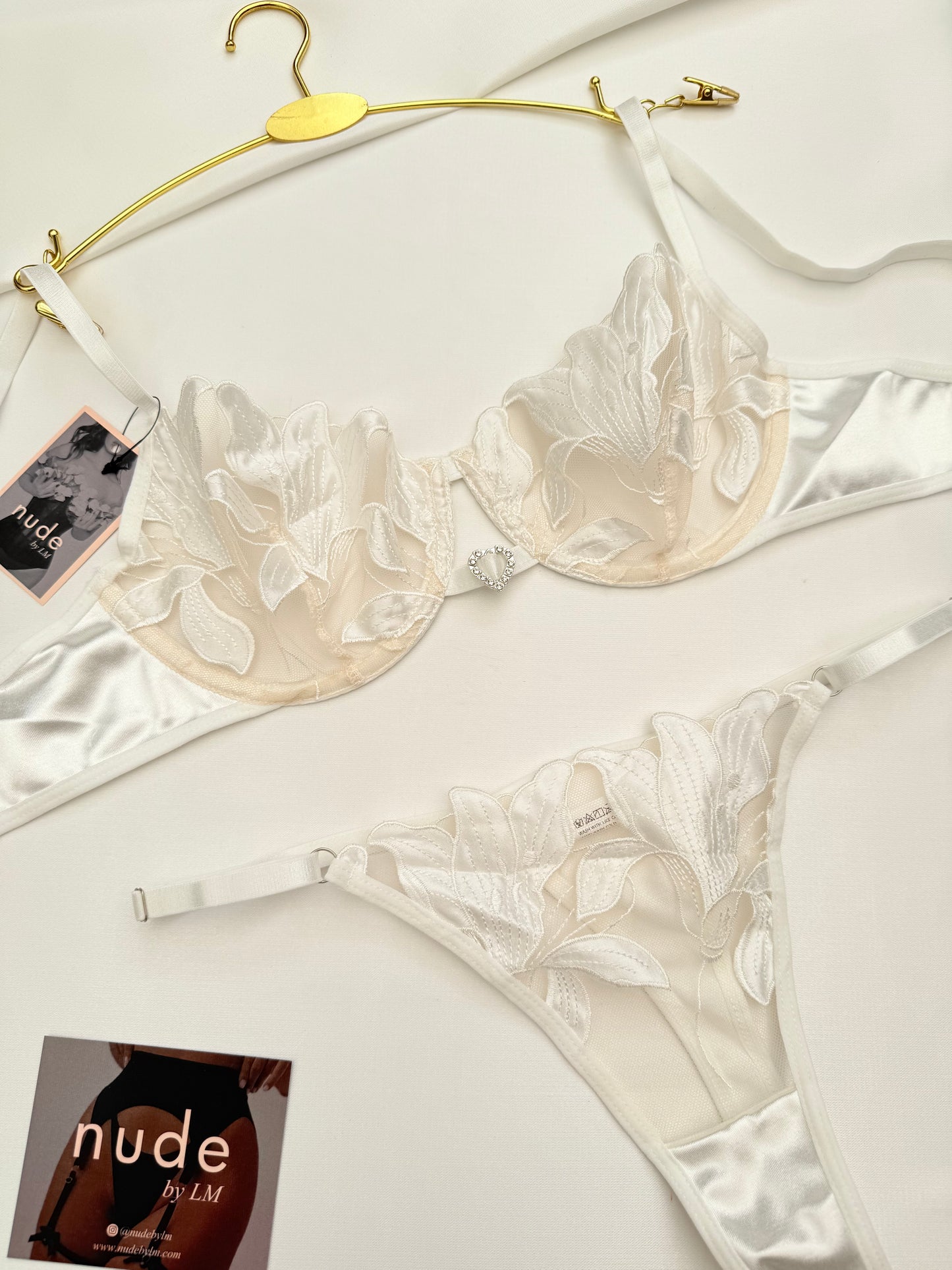 Set Lovely White